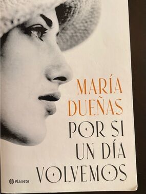 Por Si Un Día Volvemos by María Dueñas - White & Black Cover